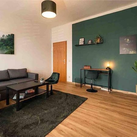 Ferienwohnung Bali Style Mit High Speed Wlan Und Gratis Parkplatz Gera Exterior photo